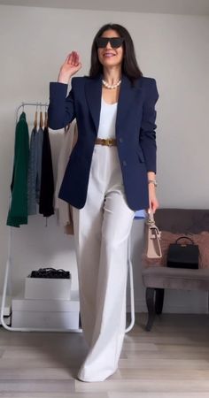 Professional Dresses For Women, Lawyer Winter Outfit, Stylish Work Outfits Classy Chic, Classy Outfits Business, Stile Hijab, Casual Work Outfits Women, Blazer For Women, Blazer Outfits For Women