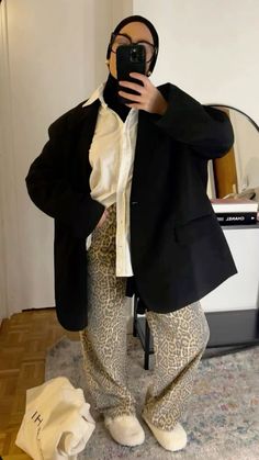 Blazer Outfits Hijab, Fall Hijab Outfits, New Era Outfit, Hijabi Fits, Mode Turban, Modest Fashion Hijab, Modest Fits, Hijab Outfits, Autumn Fits