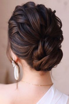 The Trendiest Wedding Guest Hairstyles to Sport in 2022 ★ Maid Hairstyles, Hairstyles High, High Updo, Trendy Updos, Easy Updo, Wedding Hair Up, Easy Updo Hairstyles, Guest Hair, Hairstyles Trendy