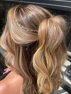 Hoco Hairstyles, Peinados Fáciles Para Cabello Corto, Hairstyle Inspo, Hair Stylies, Hot Hair Styles, School Hairstyles, Penteado Cabelo Curto, Hair Stylist Life, Hairdo For Long Hair