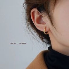 Looking for the minimalist hypoallergenic twist hoops that can be wear to sleep and shower without tarnishing? Look no further! Our best selling 18K Gold Plated Minimalist Twist Hoop Earrings that are available in color Gold and Silver, pick from 16mm, 20mm and 30mm inner diameter that will suit for all kinds of looks whether for a simplistic one or a statement look. These minimalist twist hoops are never goes out of style, you can match them anyway you like, perfect to any outfit, and suitable Simple Gold Earrings, Twist Hoop Earrings, Clean Sterling Silver, Simple Hoop Earrings, Minimal Earrings, Golden Earrings, Loop Earrings, Gold Earrings Designs, Earrings Minimalist