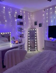 Cute Houses Aesthetic, Nice Houses Interior, Cute Things To Buy For Your Room, Cool House Ideas, Bling Room, House Decor Inspiration, Bedroom Ideas Baddie, Baddie Room, Preppy House