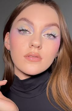 Pastel Eyeshadow Looks, Pastel Makeup Looks, Spring Make Up, Bold Lipstick Makeup, Pastel Eyeshadow, Sultry Makeup, Pastel Makeup, Beautiful Eyeshadow, No Rules