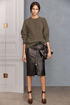 Pre-Fall Fashion 2014 - The Best Looks of Pre-Fall 2014 - Harper's BAZAAR - work outfit...love it. Modest Baddie, Mode Over 50, Pre Fall Fashion, Fall 2014 Fashion, Black Leather Skirt, Office Uniform, Rock Outfit, Skirt Outfit, 2014 Fashion