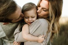 Family 3 Photography, Family Photos With A Toddler, Family Photo Ideas With Toddler, Mom Dad And Toddler Photoshoot, Family Of 3 Photo Ideas Toddler, Mom Dad Baby Photoshoot, Mom Dad And Baby Photoshoot, Family Pictures With Toddler, Family Of 3 Photography