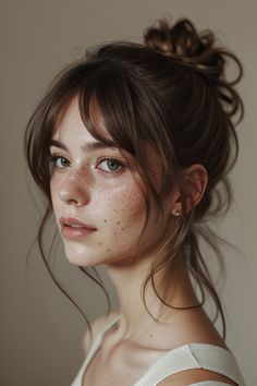 These 13 unique updo hairstyles with bangs will make you stand out. For people who like to highlight their distinct sense of style, these ensembles are ideal. Fringe Hairstyles Updo, Curtain Bangs Curly Hair Updo, Fringe Bridal Hair, Bridal Hair Half Up Bangs, Bangs For Updos, Messy Updo Curtain Bangs, French Bangs Updo, Low Bun Bangs, Bangs Hairstyles Wedding