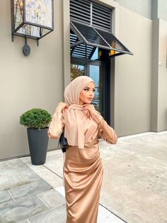 Graduation Dress University, Lighting Fabric, New Hijab, Stile Hijab, Satin Style, Mode Turban, Modest Fashion Hijab, Dress Muslim, Hijabi Aesthetic