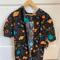 Hot Topic Space Themed Button Down Collared Shirt Unisex Size Large New With Tags Spacecore Fashion Men, Space Core Clothes, Spacecore Aesthetic Outfit Men, Space Core Outfits, Space Clothes, Button Down, Space Button Up Shirt, Space Themed Shirts, Space-themed Graphic Print Short Sleeve Tops