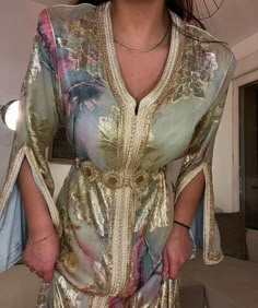 Moroccan Clothing, Modest Casual Outfits, Kaftan Designs, Classy Prom Dresses