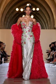 Tamara Ralph, Brand Photography Inspiration, Runway Outfits, High Fashion Looks, Gala Events, Royal Outfits, Fashion Runway, Runway Models, Love Affair