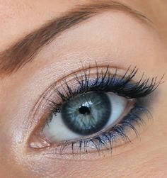 Framed eyes Soft Blue Makeup, Simple Blue Eye Makeup, Blue Eyes Makeup, Permanente Make-up, Maquillage On Fleek, Blue Makeup Looks, Prom Eye Makeup