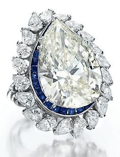 Elizabeth Taylor's Diamond and Sapphire Ring Diamond Jwellary, Elizabeth Taylor Diamond, Elizabeth Taylor Jewelry, Diamond And Sapphire Ring, Liz Taylor, Blue Sapphire Ring, Bling Rings