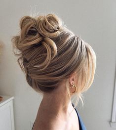 Bridemaids Hairstyles, Guest Hair, Bridesmaid Hair Makeup, Bun Hairstyle, Peinados Fáciles Para Cabello Corto, Wedding Hair Inspiration, Low Bun, Bridal Hair And Makeup, Wedding Hair And Makeup