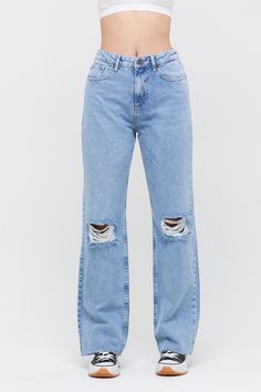 Made from 100% cotton and no elastane, these women's jeans feature a comfortable fabric and high waist design. They offer practicality with five pocket details and a comfortable fit thanks to the boyfriend cut. The rips on the knee also give a modern look. An ideal option for those looking for comfort and style all day long. -Boyfriend cut offers comfort and versatility in everyday life. -Stylish women's jeans from Explode with reinforced seams -high quality cotton women's jeans -high waist women jeans -%100 cotton jeans Women's Boyfriend Jeans, Womens Boyfriend Jeans, Boyfriend Cut, Jeans Light Blue, The Boyfriend, Cotton Jeans, Womens Jeans, Jeans Light, Pocket Detail