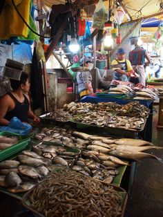 fish are being sold at an outdoor market