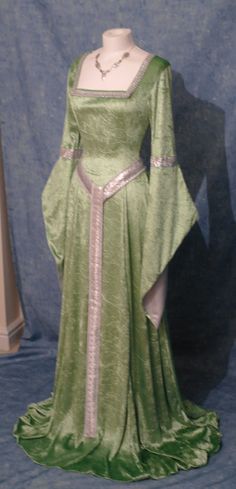 fairy dress Celtic Dress, Dress Medieval, Elven Dress, Victorian Dresses, Medieval Gown, Medieval Gothic, Fairy Dresses, Fantasy Dresses, Medieval Costume