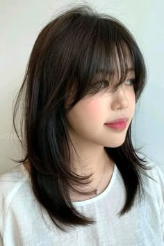 C Cut Hairstyle, Middle Length Hair, Middle Hair, Korean Short Hair, Bangs With Medium Hair, Hairstyles For Layered Hair, Shot Hair Styles, How To Style Bangs, Haircuts For Medium Hair