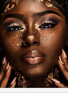 Coachella Makeup, Festival Makeup Rave, Goddess Makeup, Make Up Gold, Festival Makeup Glitter, Mekap Mata, Smink Inspiration, Photographie Portrait Inspiration, Glam Photoshoot