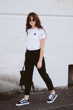 Vans Outfit Womens, Old Skool Vans Outfit, Old Skool Outfit, Vans Old Skool Outfit, Vans Fits, Vans Ootd, Black Vans Outfit, Vans Shoes Outfit