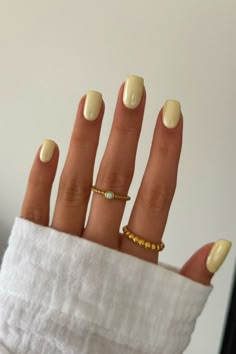 baby yellow chrome nails for summer Yellow Almond Nails Summer, Pale Yellow Nails With Chrome, Summer Gel Nails Chrome, Yellow Chrome Nails Square, Very Short Nails Summer, Short Nail Colors Summer, Short Yellow Chrome Nails, Yellow Summer Nails Short, Short Gel Nails Yellow