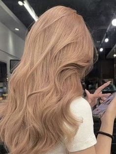 winter Korean hair color: beige Long Blonde, Hair Color Ideas, Blonde Hair, A Woman, Hair Color, Blonde, Hairstyles, Color