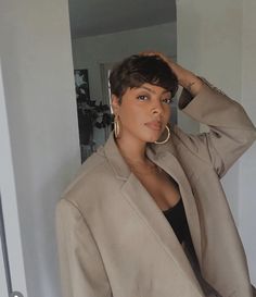 Pixie Haircut For Black Women Outfit, Pixie Middle Part Short Hair, Pixie Cut Middle Part, 90s Bowl Cut Black Women, Girl Wolf Cut, Pixie Haircut Rihanna, Close Cropped Pixie, Male Wolf Cut, Colored Hair Black Women