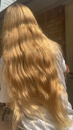 Golden Hair Aesthetic, Aesthetic Angel, Hair Styles For Long Hair, Styles For Long Hair, Hairstyle Examples, Hair Tint, Hair 2024, Honey Hair, Hairdos For Curly Hair