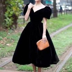 dress Vintage Halloween Evening Dress, Elegant Fitted Bodice Halloween Dress, Elegant Formal Dress For Halloween, Elegant Halloween Dress With Fitted Bodice, Vintage Formal Dress For Halloween, Black Puff Sleeve Dresses For Wedding, Velvet Ball Gown, Cocktail Dress Elegant, Cheap Cocktail Dresses