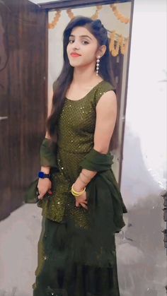 Nivedha Thomas, Inspiration Portrait, Dj Images Hd, Cute Love Photos, Womens Winter Fashion Outfits, Couple Pics For Dp, Dj Images, Photography Inspiration Portrait, Desi Fashion Casual