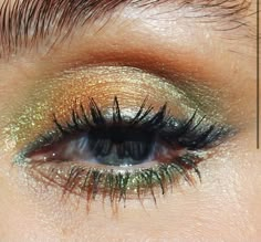 Natural Makeup For Gingers, Brown Hazel Eyes Makeup, Desert Makeup Looks, Warm Makeup Looks Natural, Natural Earthy Makeup, Hippie Makeup Looks Boho Style, Country Makeup Ideas, Green Yellow Eyeshadow, Maximalism Makeup