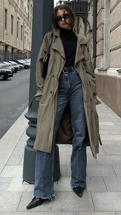 Beige Trench Coat Outfit Street Style, Beige Coat Outfit, Trenchcoat Style, Trench Outfit, 2023 Outfits, Chique Outfit, Trench Coat Outfit, Cozy Vibes, Thessaloniki