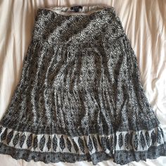 Absolutely Beautiful Cotton/Rayon Black And White Midi Skirt! Hits Mid-Calf, Perfect For Hot Summer Days! Casual Patterned Skirt, Casual Paisley Print Flowy Skirt, Casual Paisley Print Skirt For Vacation, Casual Cotton Patterned Skirt, Casual Paisley Print Skirt, Casual Patterned Long Skirt, White Casual Bottoms With Paisley Print, Casual White Bottoms With Paisley Print, Casual Patterned Skirt For Vacation