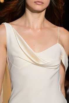 Trim Fashion Details, Couture Dior, Moda Paris, John Galliano, Bridal Couture, Look Chic, Fancy Dresses, Fashion Details