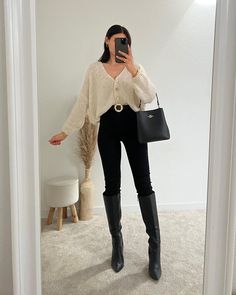 Winter Date Outfits, Winter Mode Outfits, Black Boots Outfit, Winter Fashion Outfits Casual, Cold Outfits, Elegante Casual, Easy Trendy Outfits, Stylish Work Outfits, Casual Winter Outfits