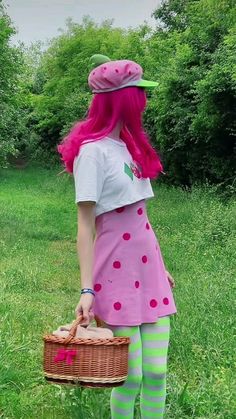 Pink Hair Costume Ideas Halloween, Diy Strawberry Shortcake Costume, Pink Hair Halloween Costume Ideas, Halloween Costumes Strawberry Shortcake, Strawberry Shortcake Costume Women, Pink Hair Costume, Strawberry Cosplay, Pink Hair Halloween, Pink Hair Cosplay