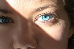 Verblitzung droht selbst bei Wolken: So gefährlich ist der Augen-Sonnenbrand Eye Tattoo Meaning, Pretty Eyes Color, Blue Eyes Aesthetic, African Tattoo, Beautiful Eyes Color, Amber Eyes, Eye Photography, Aesthetic Eyes, Stunning Eyes