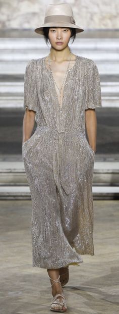 Temperly london spring2016 London Spring, Temperley London, Looks Chic, Silver Dress, 2016 Fashion, Look Chic, Vanity Fair, London Fashion Week