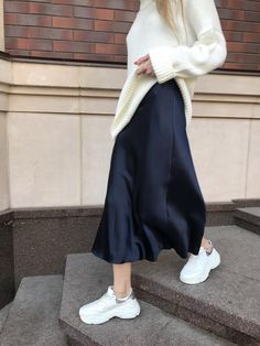 Navy Silk Skirt, Midi Rock Outfit, Silk Skirt Midi, Blue Satin Skirt, Modesty Outfits, Fashion Blogger Outfit, Winter 22