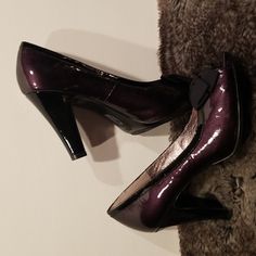 Women's 3" Heels By Sofft Dark Purple And Blackpatent With Black Ribbon Bow Detail Size 9m Never Worn Excellent Condition. Purple Round Toe Heels For Fall, Purple High Heels Medium Width, Fitted Purple Heels With 4-inch Heel, Chic Medium Width Purple Heels, Fitted Purple Heels For Formal Occasions, Purple Heels With Padded Heel And Fitted Design, Fitted Purple Heels With Padded Heel, Purple Heels, Sofft Shoes