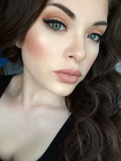 Love this. Something different I want to try. Same complexion. Same hair color. Same eye color. Porcelain Skin Makeup, Dark Hair And Blue Eyes, Peach Makeup Look, Dark Hair Pale Skin, Make Up Diy, Makeup Suggestions, Pale Skin Makeup, Fair Skin Makeup, Maquillage On Fleek