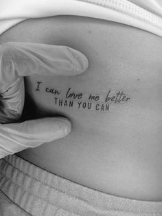 a person wearing gloves and writing on the side of their stomach that says i can't love me better than you can