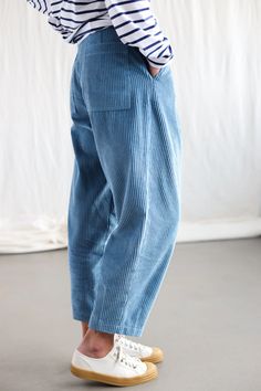 Boxy Tapered Leg Wide Wale Cord Trousers OFFON CLOTHING - Etsy Stile Casual Chic, Cord Trousers, Look Retro, Looks Street Style, Womens Pants, Boyfriend Style, 가을 패션, Look Plus, Look Casual