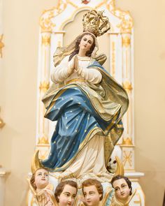 a statue of the virgin mary with five children