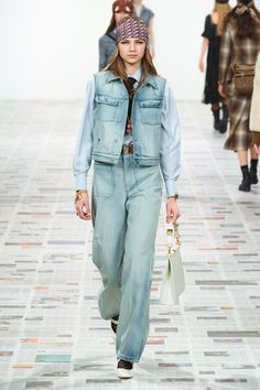 Dior Fall 2020, Dior Jeans, 70s Clothes, Dior 2021, Jeans Trend, Moda Paris, Vogue Germany, Vogue Russia, Denim Trends