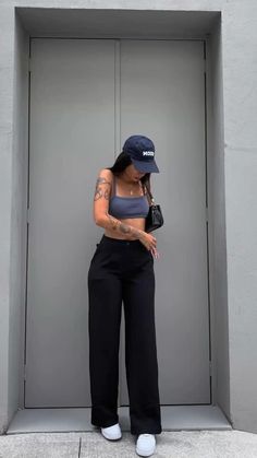 Stile Kendall Jenner, Streetwear Fashion Women, Streetwear Outfit, Looks Vintage, Outfits Casuales, Cute Casual Outfits