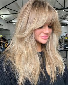 Angled Bangs, Dunner Wordend Haar, Blonde Bangs, Long Curly Wig, Long Layered Haircuts