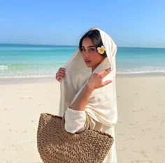 Modest Beach Outfit, Tropical Vacation Outfits, Travel Pose, Beach Ootd, Summer Holiday Outfits