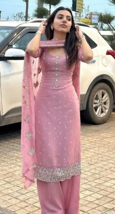 Puja Outfits For Women, Punjabi Style Lehnga, Puja Dress Ideas, Desi Fits Aesthetic Pictures, Indian Fits, Desi Dress, Stylish Kurtis Design, Trendy Outfits Indian, Punjabi Fashion