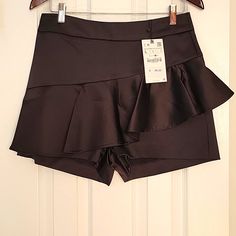 95% Polyester 5% Elastane Black Skort (shorts With Skirt Shape), Chic High-waisted Skort With Pockets, Elegant High-waist Skort With Built-in Shorts, High Waist Skirt With Built-in Shorts For Night Out, High-waist Skirt With Built-in Shorts For Night Out, Chic High-waisted Skort, Chic Party Skort (shorts Skirt), Chic Party Skort With Pockets, Elegant Black Skort