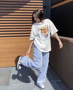 Baggy Tshirt Outfit, Pakaian Hipster, Jeans And T Shirt Outfit, Looks Pinterest, Tomboy Outfits, Tomboy Style Outfits, Looks Street Style, Streetwear Fashion Women